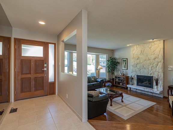 4th image of 455 Alouette Dr