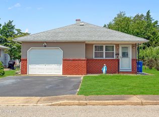 6 Barbuda St, Toms River, NJ 08757