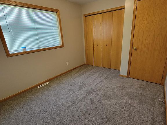 5th image of 601 Juniper Ln NW