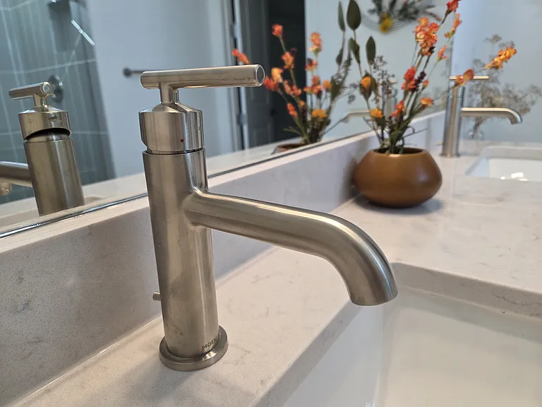 Easy clean under-mount sinks