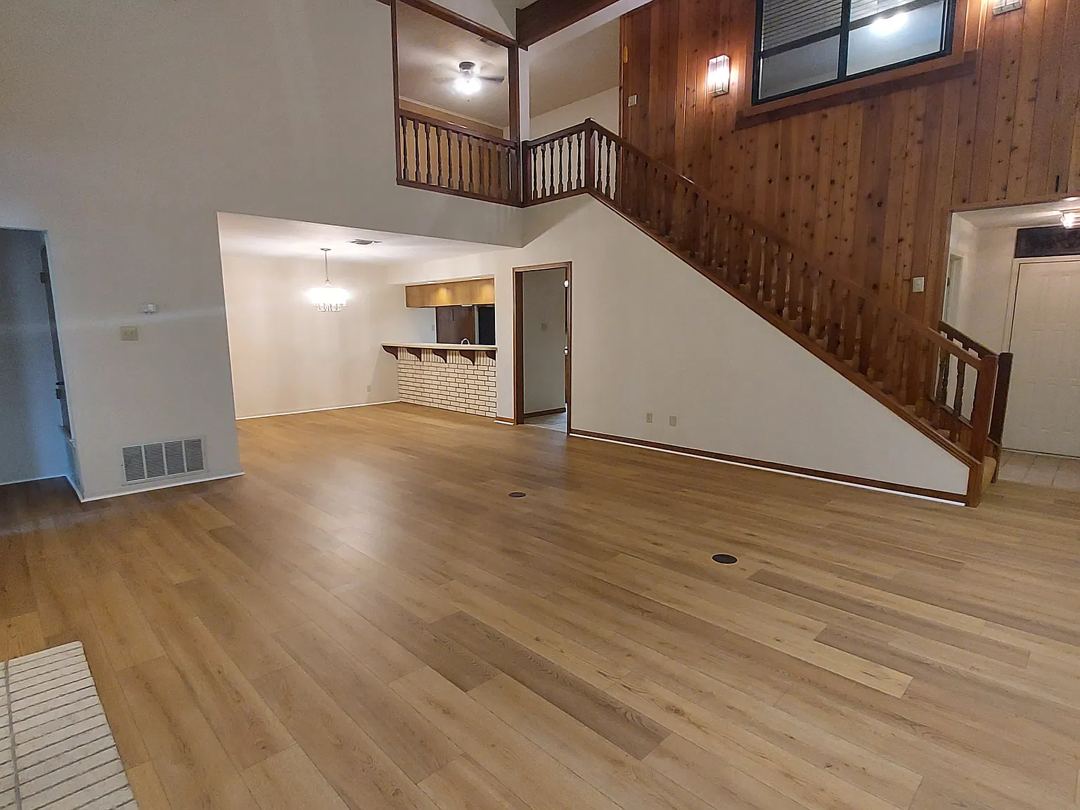 3 bed, 2.5 bath, 3142 sqft, $1,800 — Photo 4