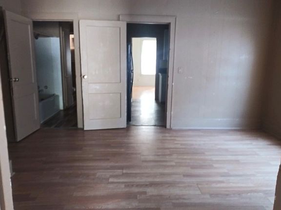 5th image of 211/213 Montrose St