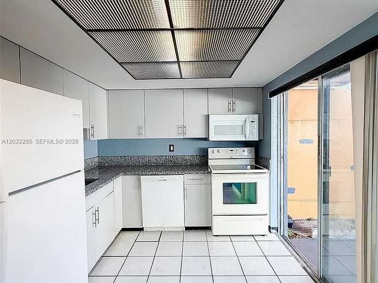 3721 SW 54th Ave — Photo 14