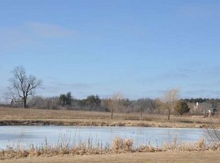 902 Grass Leaf Ter, Summit, WI 53066