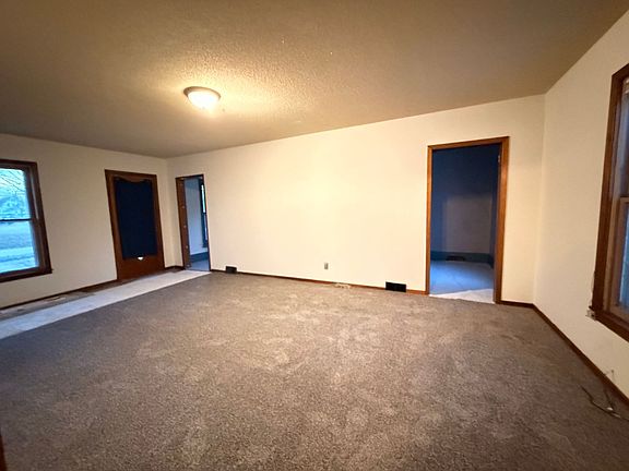 5th image of 133 N Elm St
