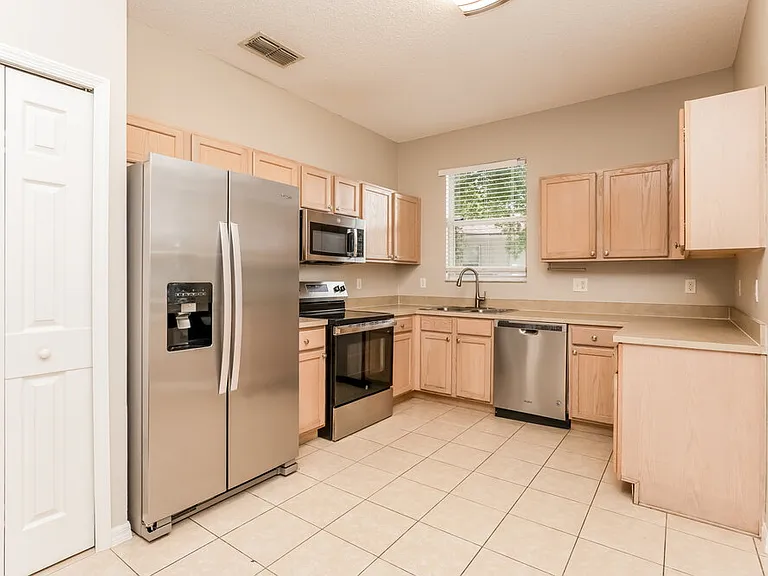 233 Bluff Pass Dr — Photo 9