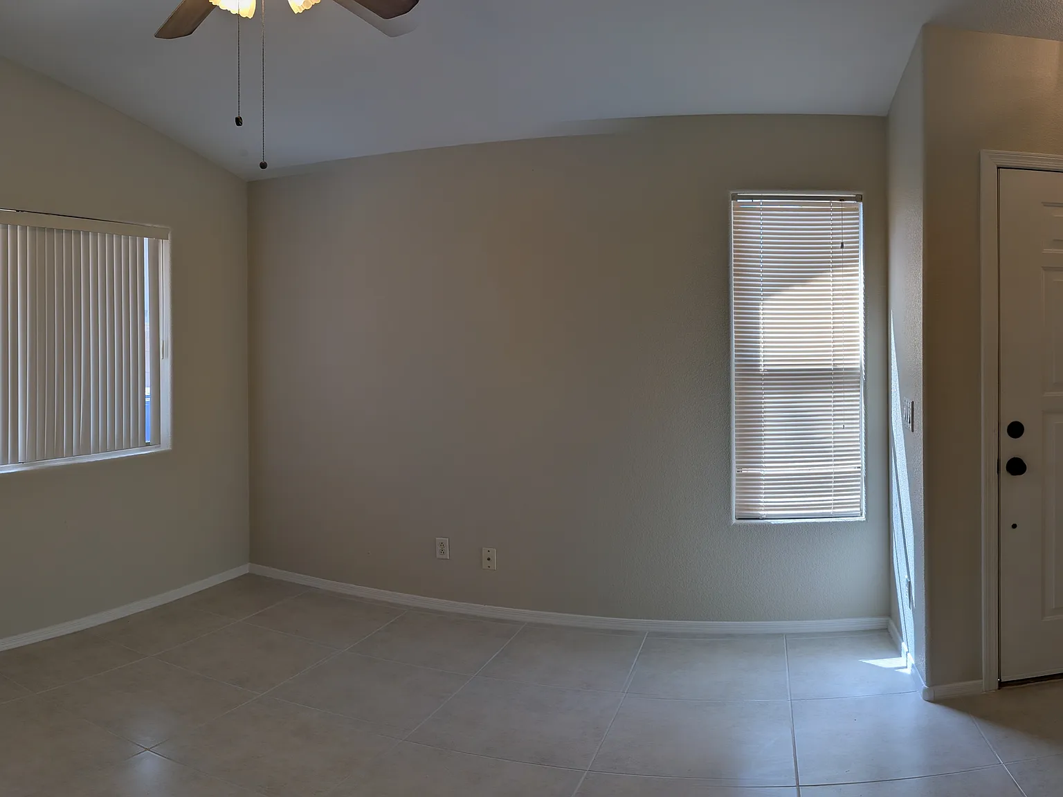 1695 E Los Alamos St — Photo 4