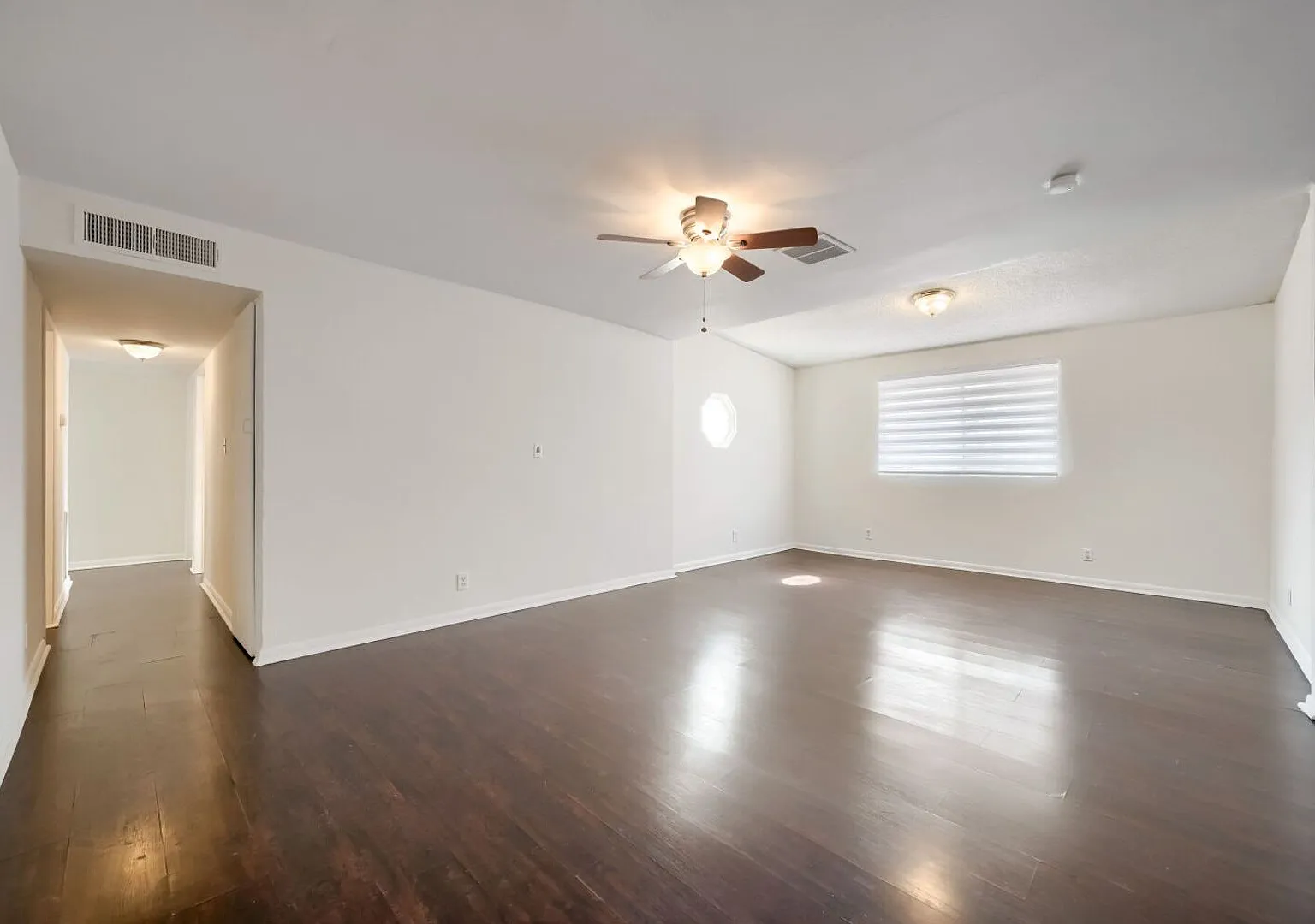 Charming 4-Bedroom Home in Central Las Vegas! — Photo 4
