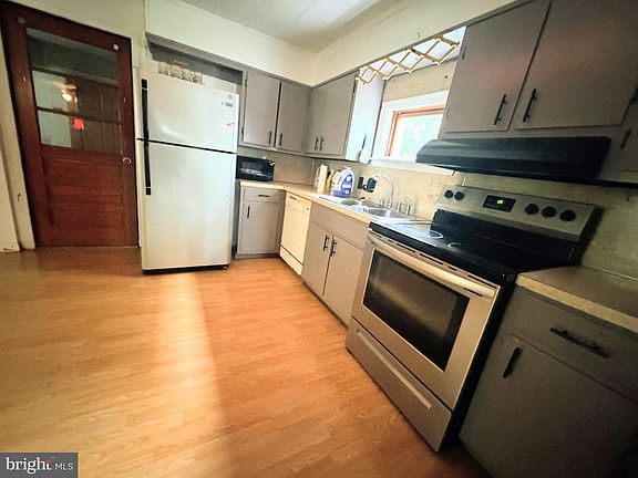 5th image of 425 W Pine St