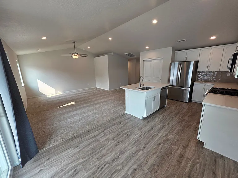 918 Cougars St — Photo 14