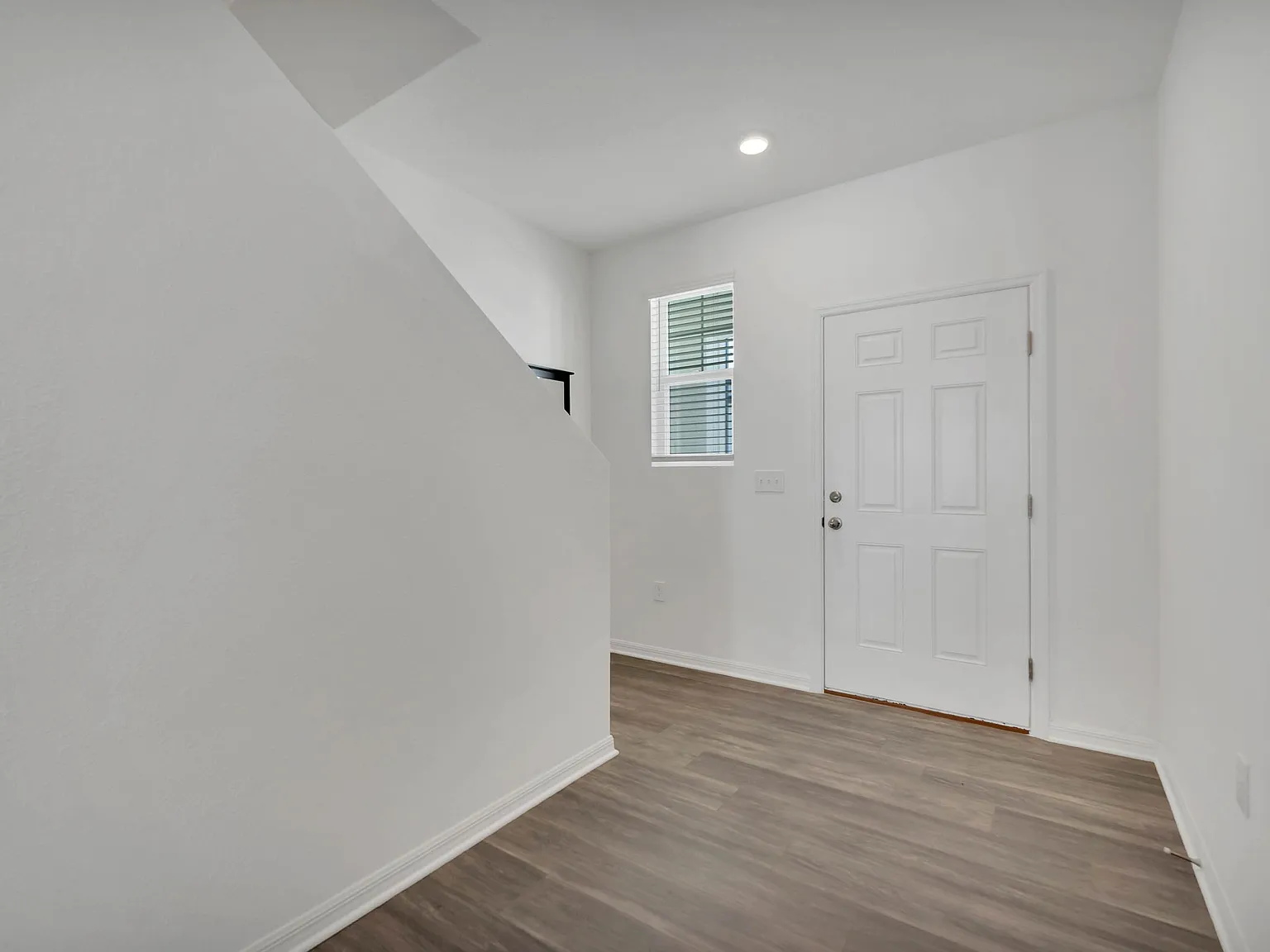 840 Grandin St — Photo 3