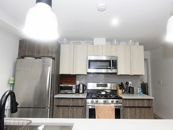 4th image of 479 Macon St Unit 1