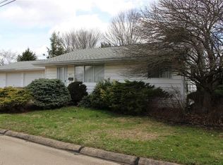 Columbia Ave, Williamstown, WV 26187