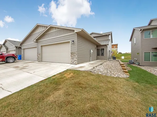 7316 E 45th St, Sioux Falls, SD 57110