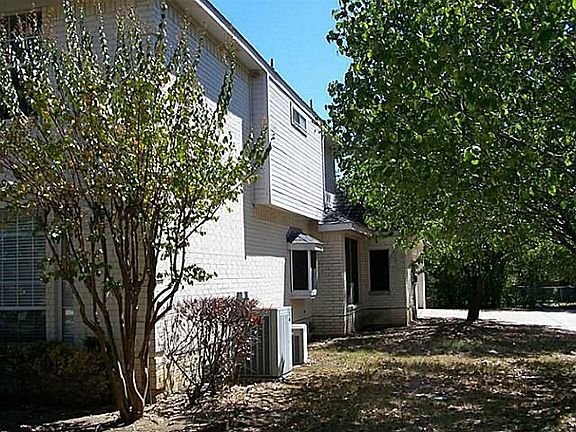 5th image of 1300 Wyndmere Dr