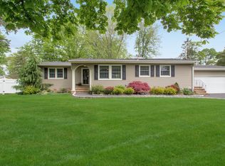 55 Edgewood Rd, West Islip, NY 11795
