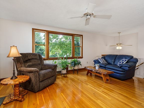 3rd image of 18 Ruthellen Rd
