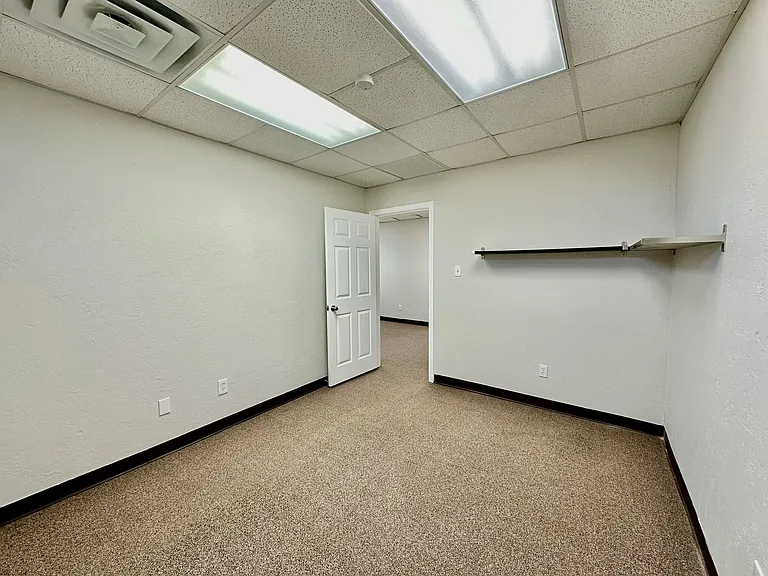 115 W College St #103 — Photo 12