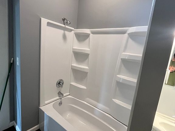3rd image of 603 Franklin St APT 2N