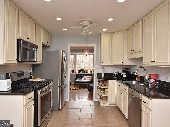 5th image of 5770 Benford Dr