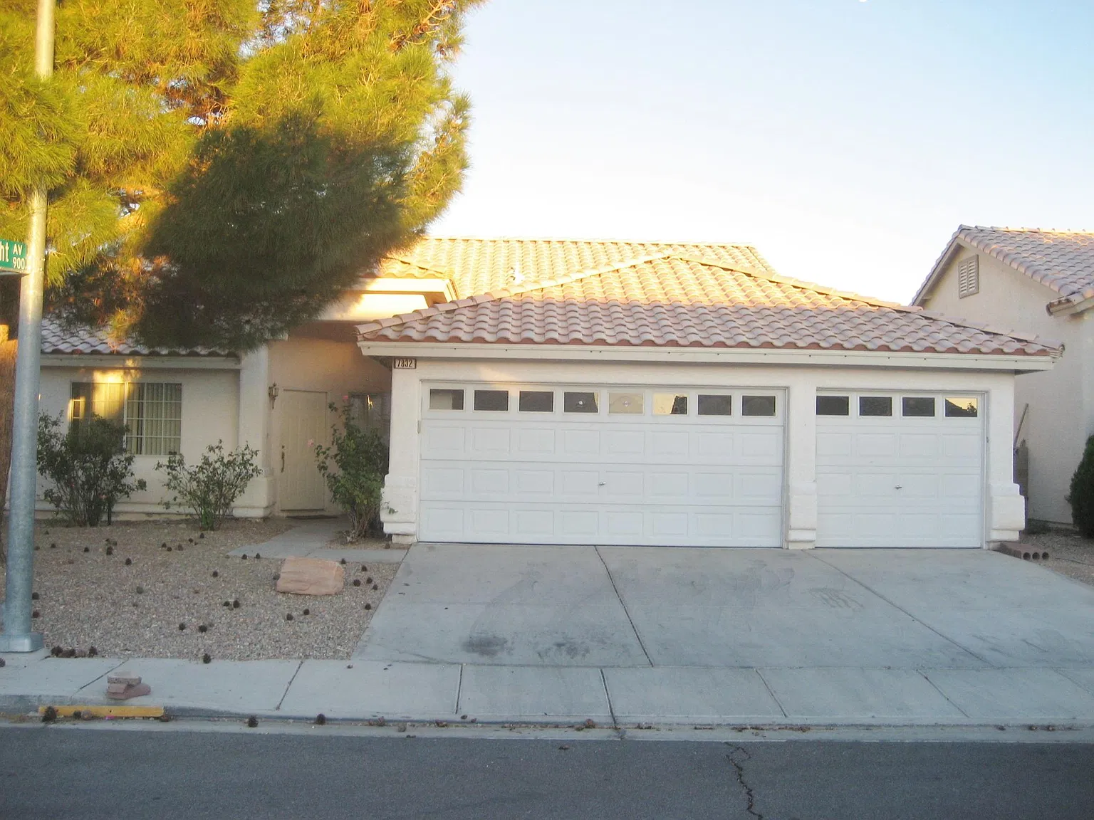 4 bed, 1938 sqft, $2,250 — Photo 1
