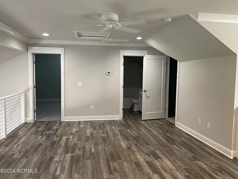 1267 Linden Rd — Photo 14