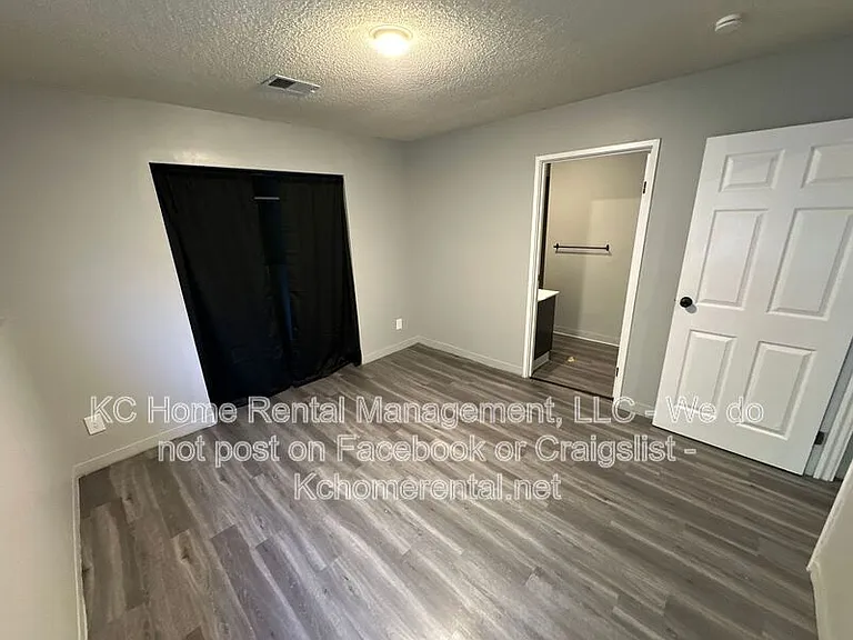 1615 Jackson Ave — Photo 28