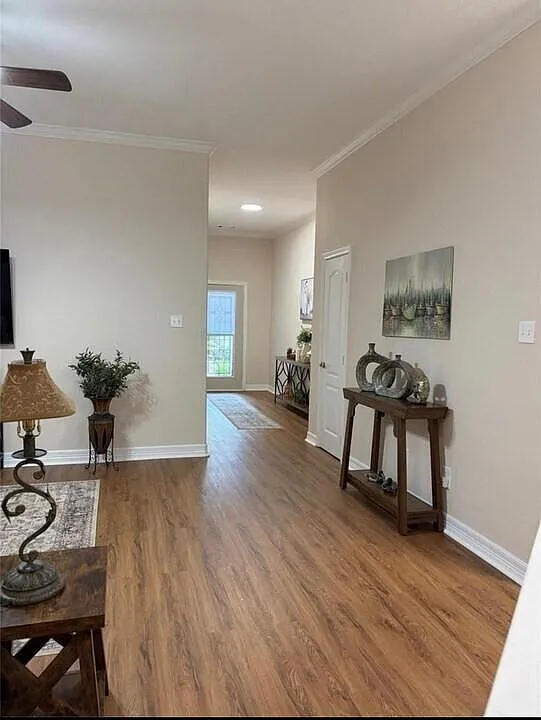 3 bed, 2.0 bath, 1803 sqft, $2,100 — Photo 4