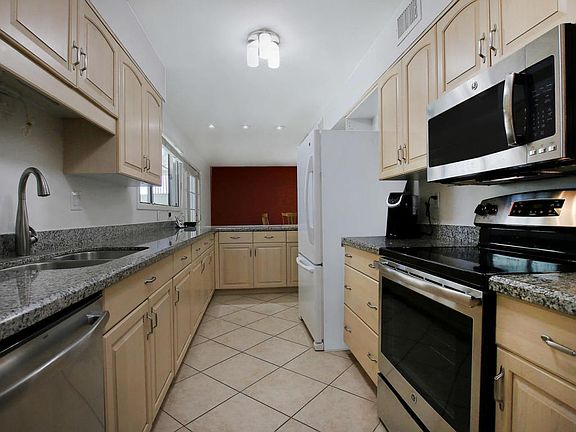 3rd image of 10751 W Thunderbird Blvd