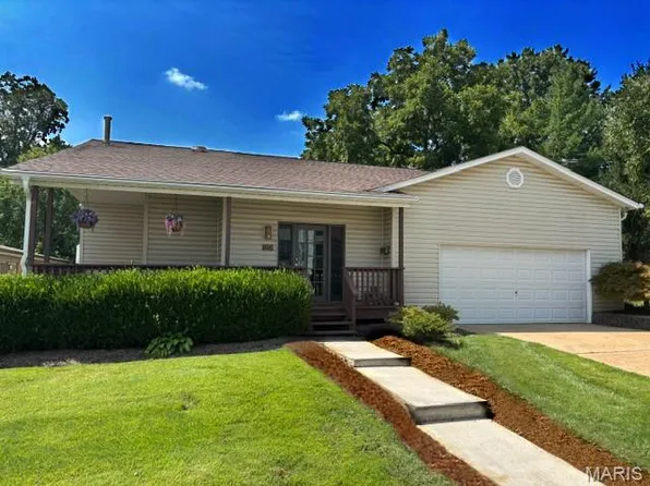 8686 Barby Ln, Saint Louis, MO 63124