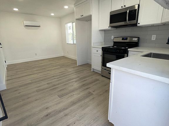 Entry to Kitchen/Living room