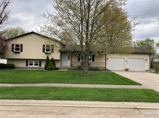 7 Ridge Dr, Litchfield, IL 62056