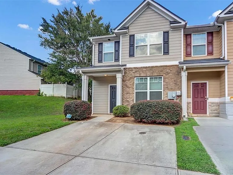 2626 Parrish Ct — Photo 4