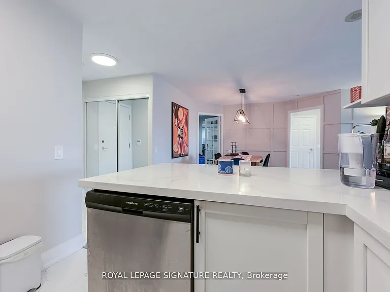 25 Kingsbridge Garden Cir #1126 — Photo 23