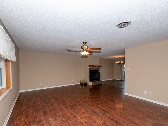 5th image of 1424 Carowinds Cir