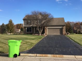 2241 Cumberland Dr, Brighton, MI 48114