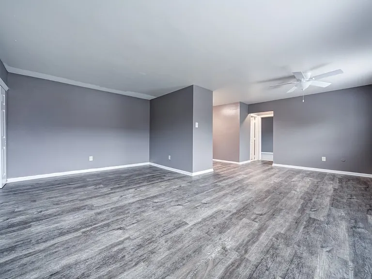 South Mountain Apartment Homes — Photo 7