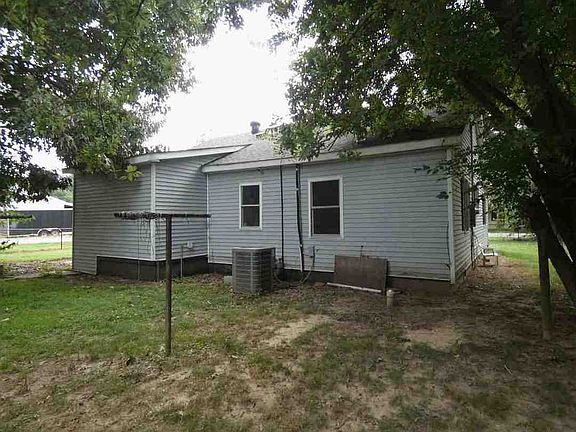 3rd image of 802 SW 4th St