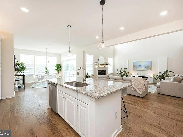 427 Lee Pl — Photo 11