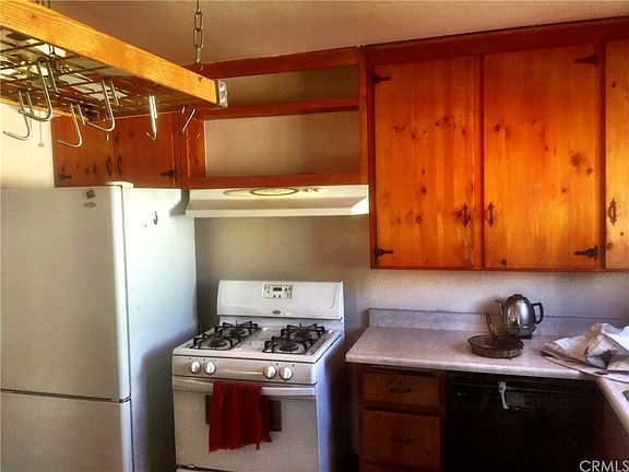 3rd image of 854 Meeker Ave