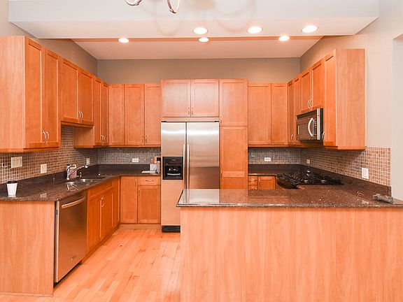 2nd image of 1802 N Wolcott Ave #2