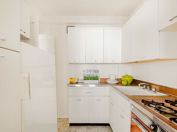 5th image of 310 W 56th St APT 5D