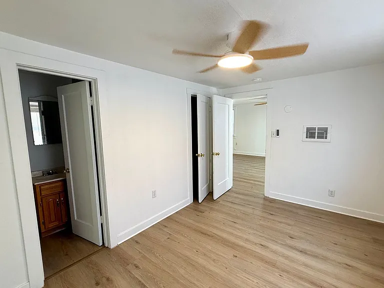 205 S Crawford St — Photo 8