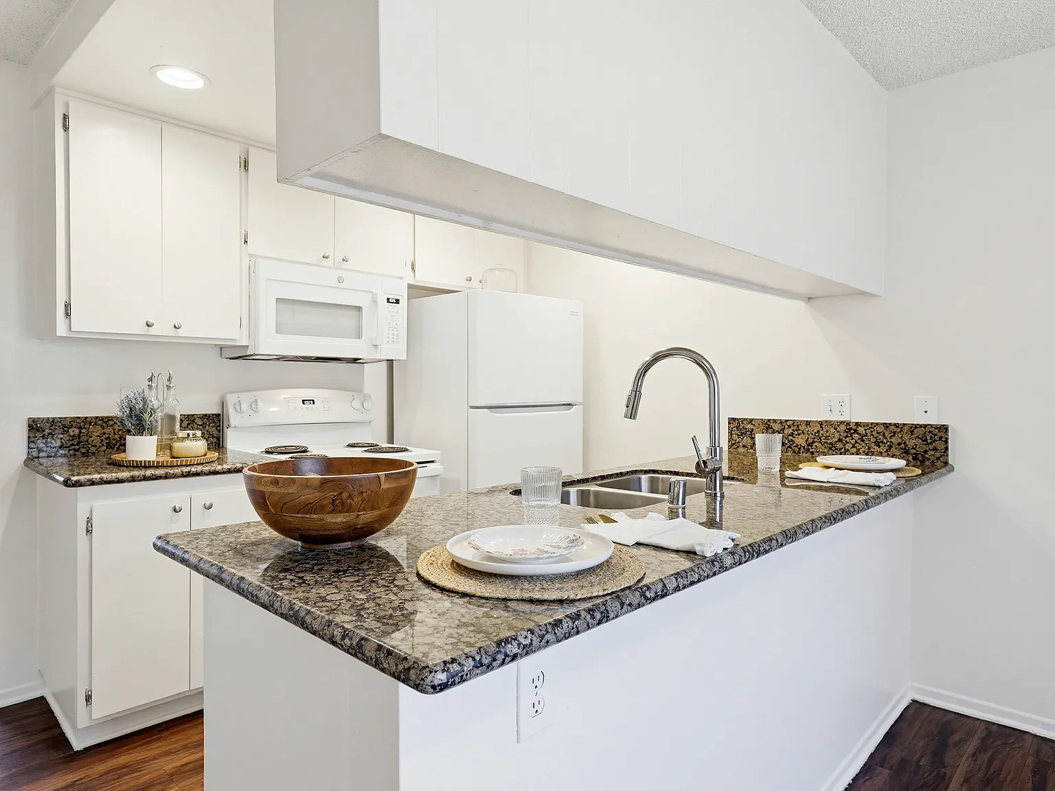 Sandpiper Apartments — Photo 4