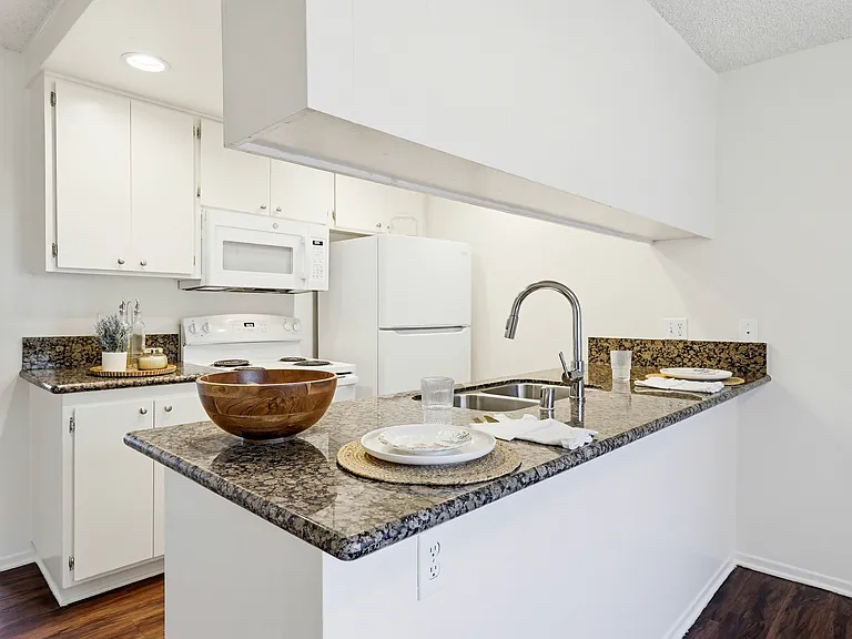 Sandpiper Apartments — Photo 4