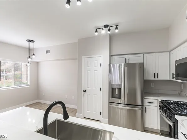 9303 Gilcrease Ave Unit 1215, Las Vegas, NV 89149