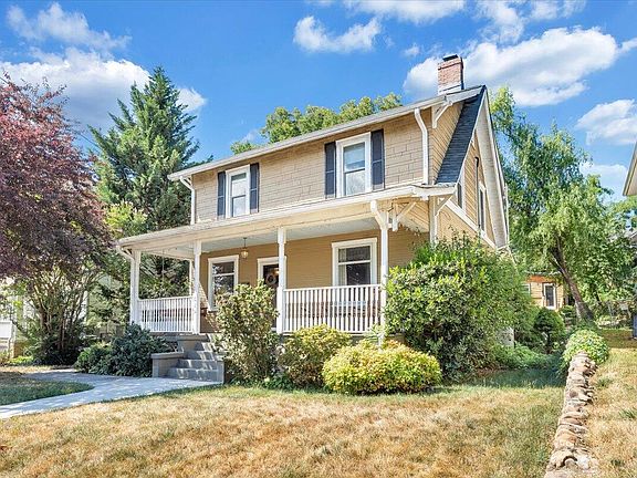 5th image of 519 Arbutus Ave SE