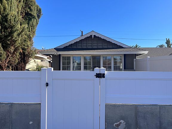 3rd image of 8216 1/2 Glade Ave