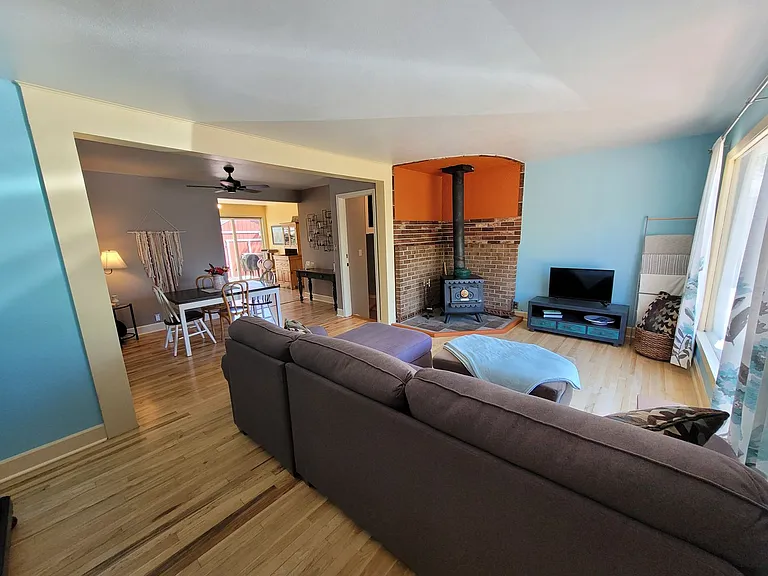 1517 Steele St — Photo 8