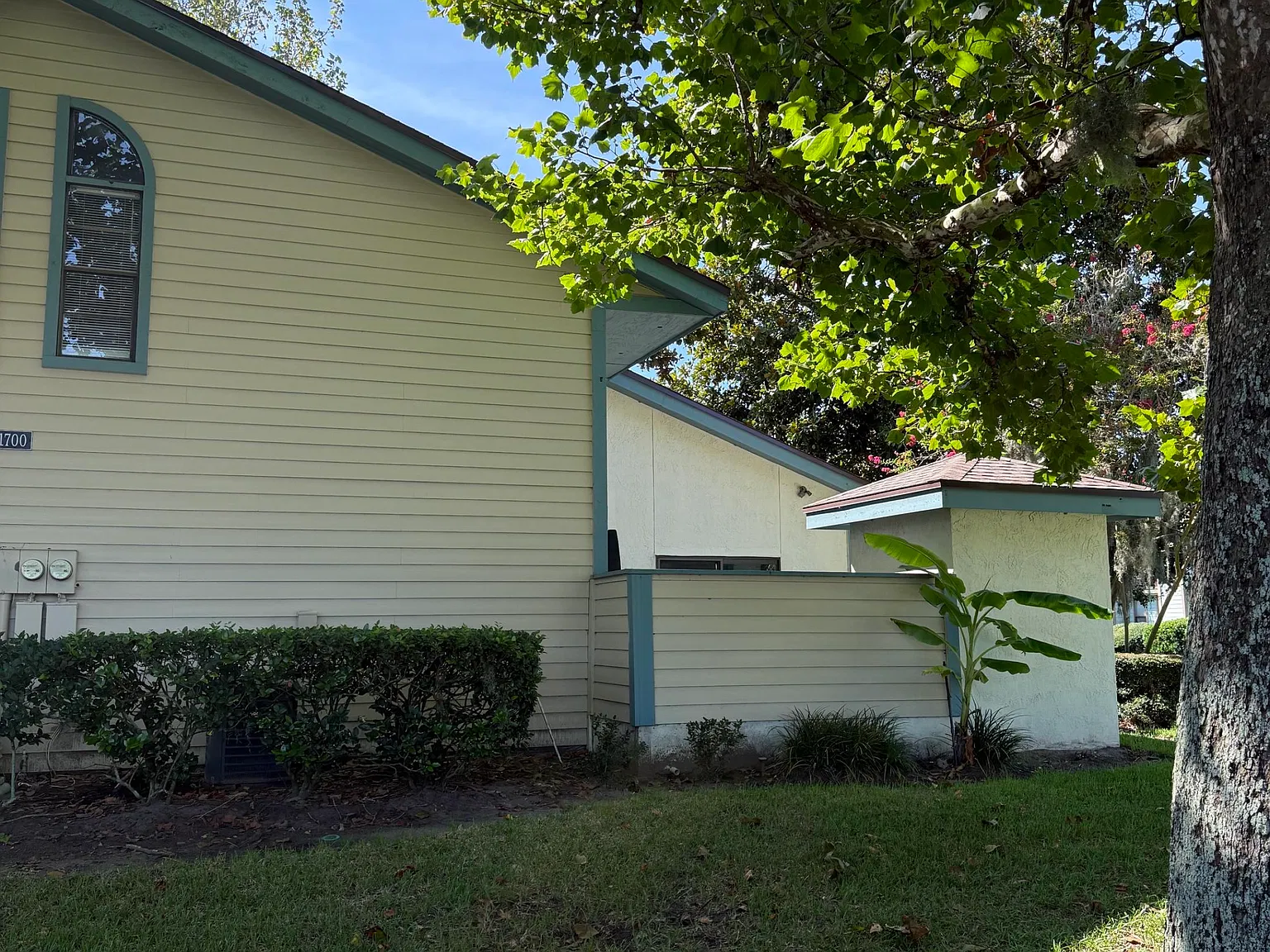 2 bed, 2.0 bath, 1035 sqft, $1,900 — Photo 2